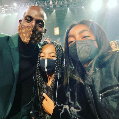 They are at an event taking a selfie. All of them are wearing a mask.